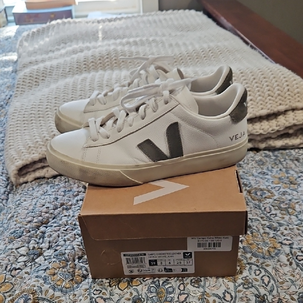 Veja White and Kaki/Olive Green Casual Sneakers